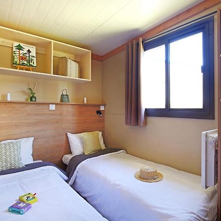 Camping Des Loisirs Evron Hotel Eksteriør billede