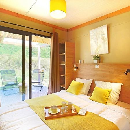 Camping Des Loisirs Evron Hotel Eksteriør billede