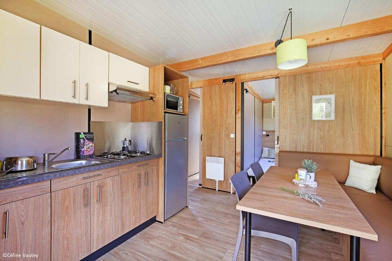Camping Des Loisirs Evron Hotel Værelse billede