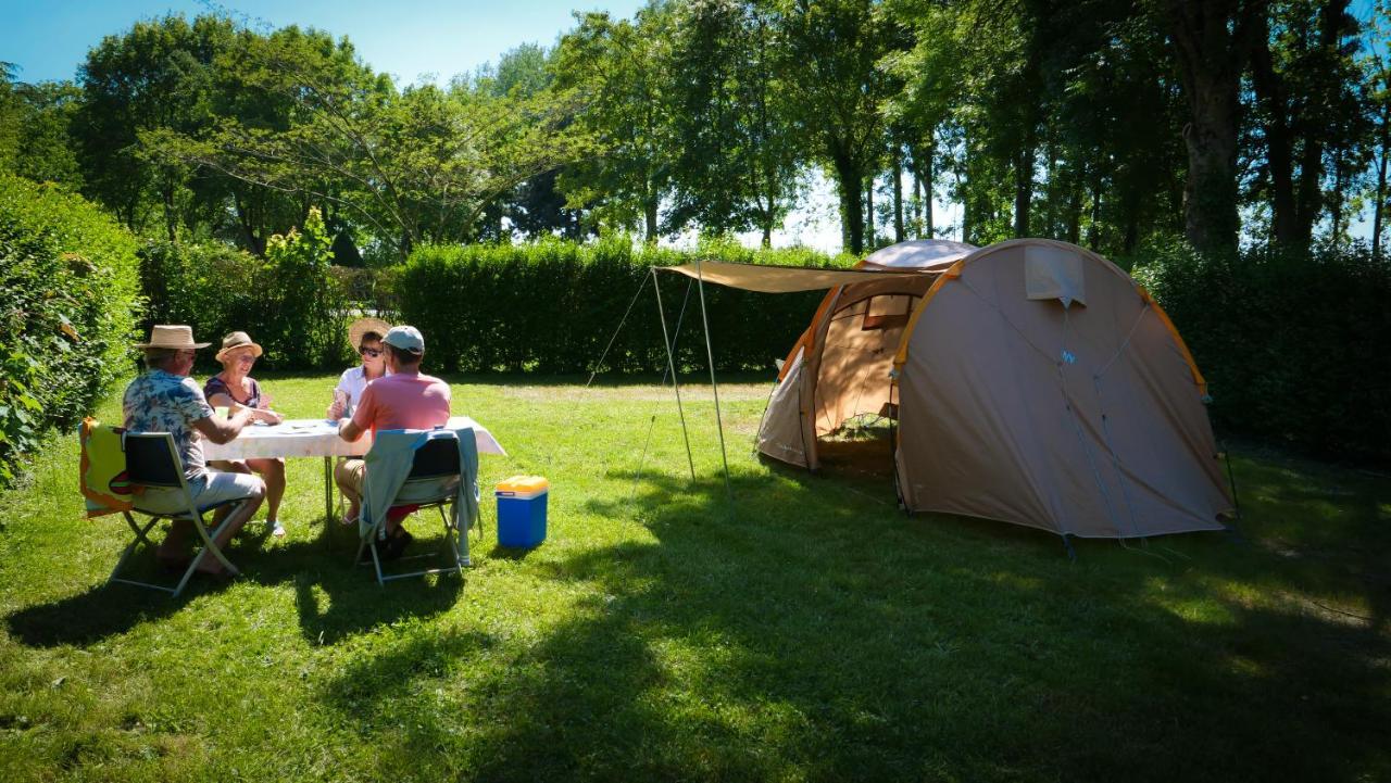 Camping Des Loisirs Evron Hotel Eksteriør billede